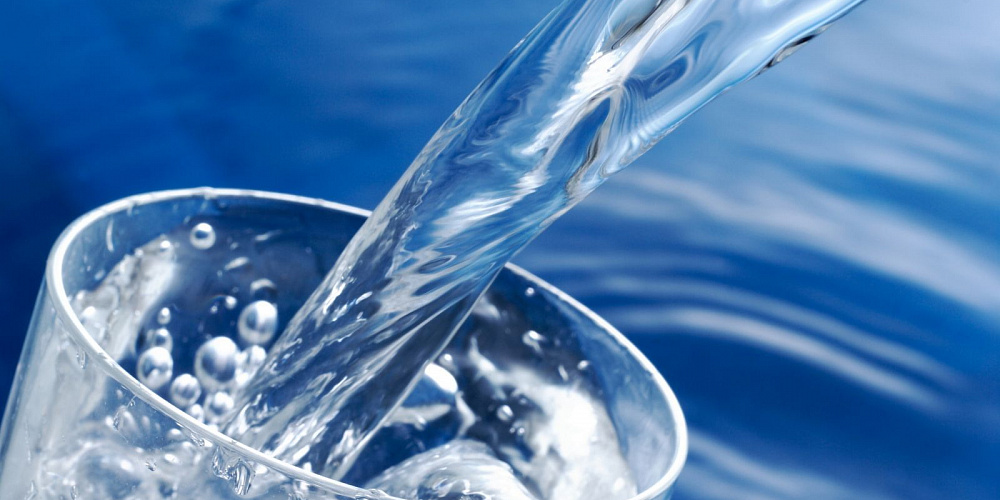 Чем полезна вода и сколько надо пить?